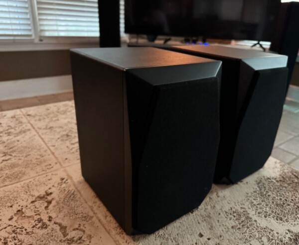 Emotiva B1+ bookshelf speakers