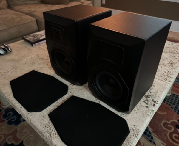 Emotiva B1+ bookshelf speakers