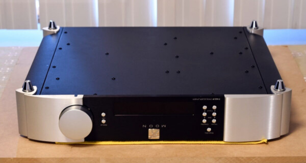 SimAudio Moon 740P Preamplifier