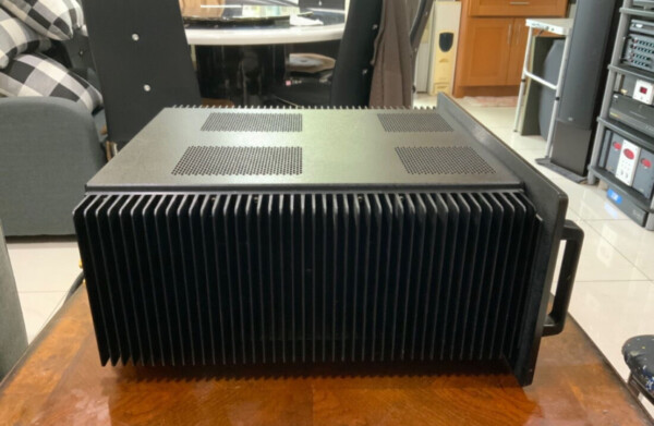 Audio Research D400MKII High Definition Stereo Power Amplifier