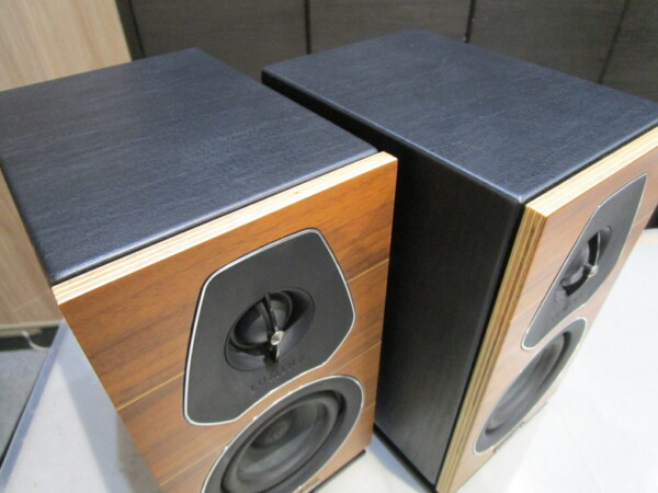 Sonus faber Lumina I Walnut – Bookshelf Hi-Fi Speaker - Image 3